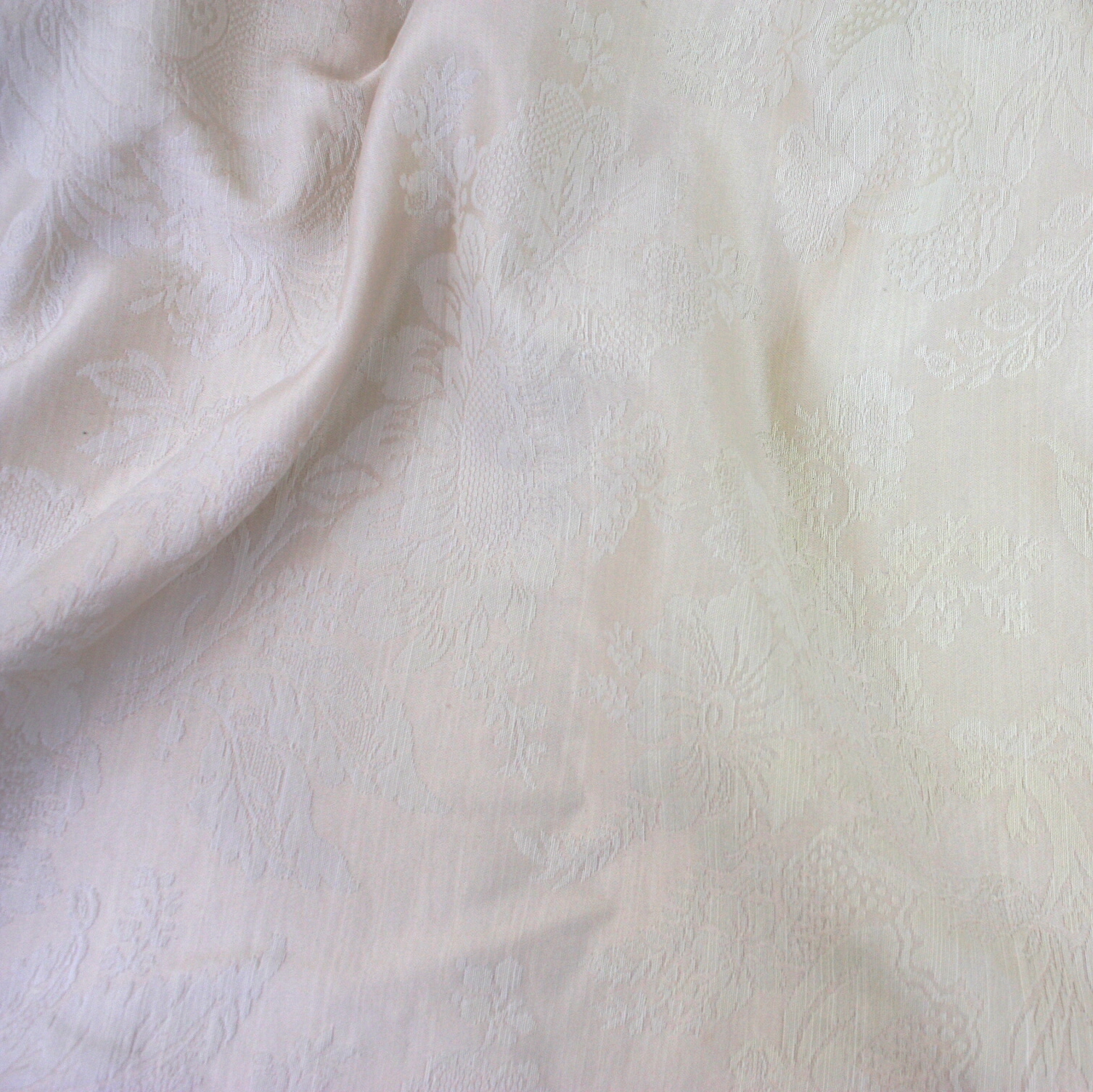 Ecru Ivory Crinkle Taffeta Table Linen Rental Tablecloth